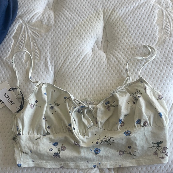 cute aritzia top - Picture 1 of 2
